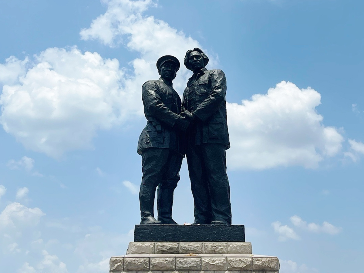 毛澤東、朱德井岡山會師塑像