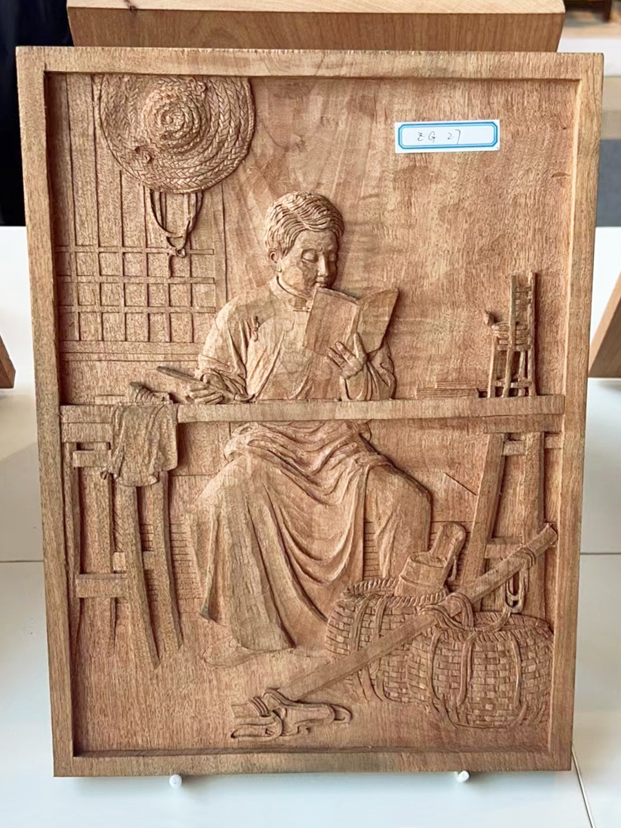 陳望道翻譯《共產黨宣言》場景木雕作品