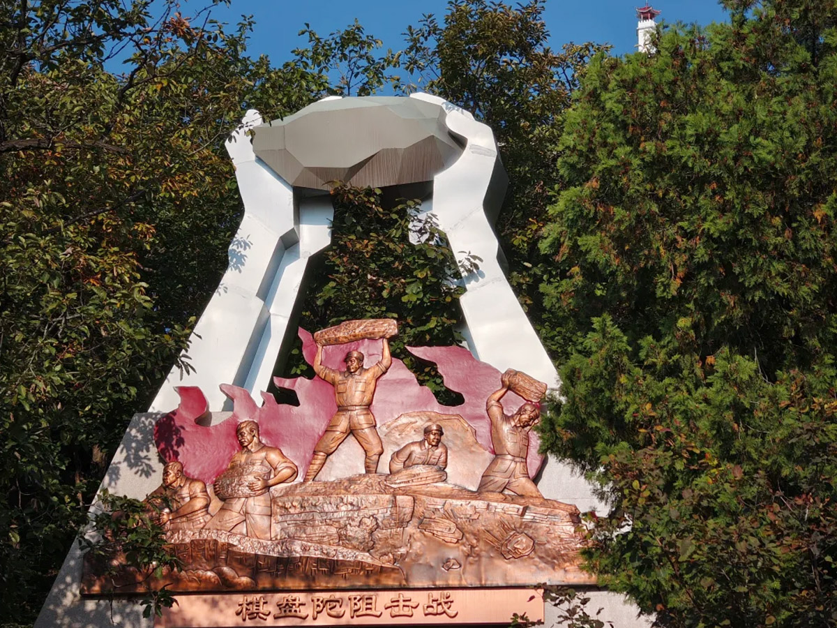 八路軍“狼牙山五壯士”棋盤陀峰戰(zhàn)斗雕塑