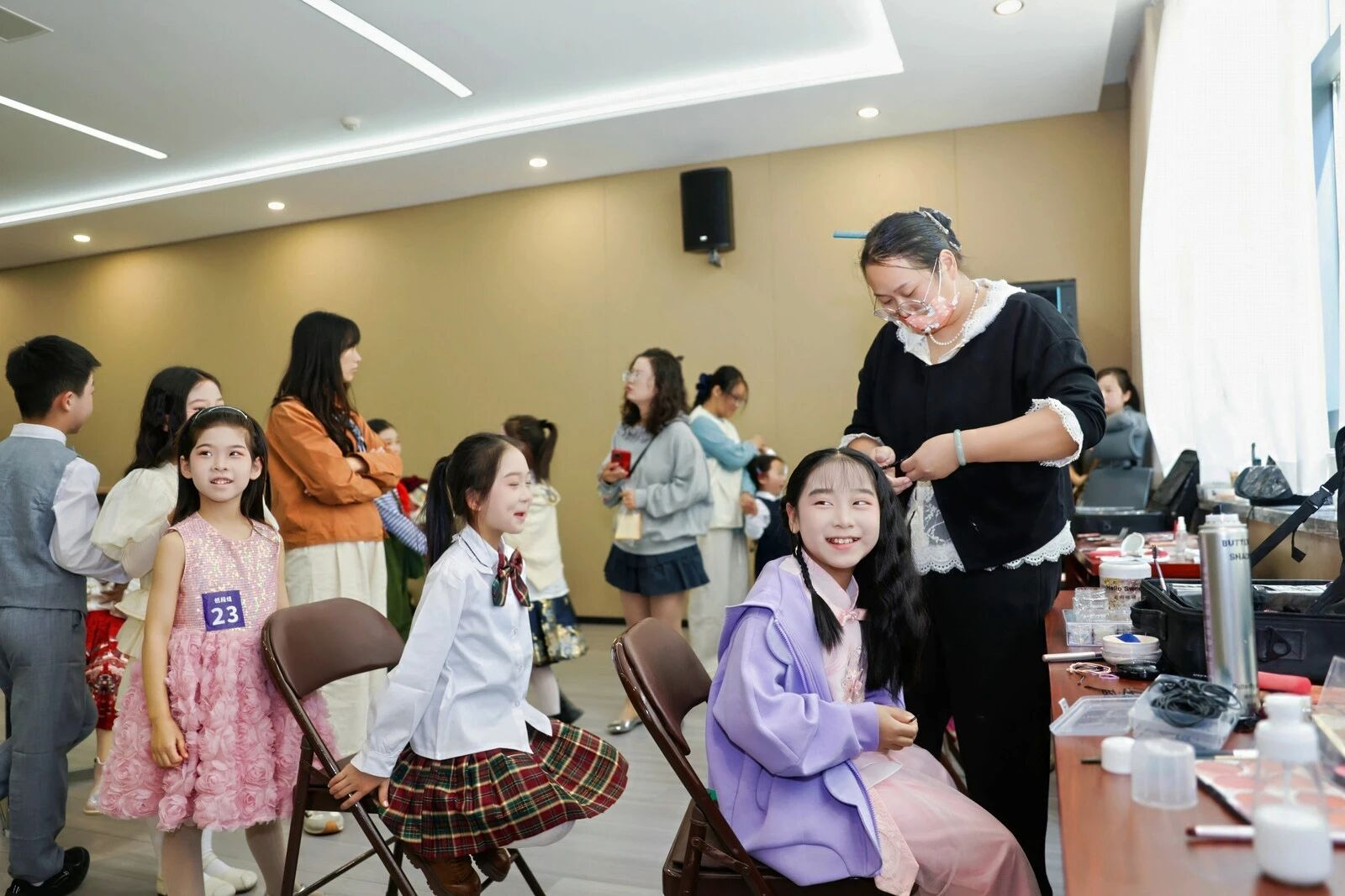 選手們在做化妝準備